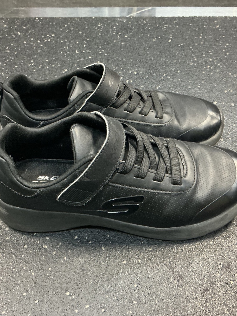 Skechers uniform shoe size 3.5